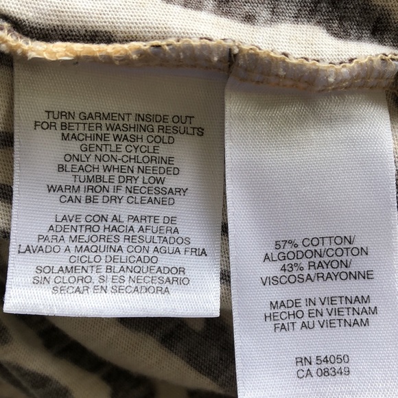 Jones New York Sport Women’s Ruffled Collar Animal Print Top - Picture 5 of 6